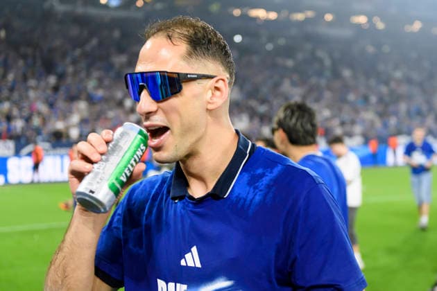 Nikola Katic (FC Schalke) feiert den Aufstieg in die 1. Bundesliga waehrend des spiels der 2. Bundesliga zwischen FC Schalke 04 und Fortuna Düsseldorf, Veltins-Arena am 02. May 2026 in Gelsenkirchen, Deutschland. (Foto von Max Maiwald DeFodi Images) +++ Nikola Katic (FC Schalke) celebrate promotion to the 1. Bundesliga during the 2. Bundesliga match between FC Schalke 04 and Fortuna Düsseldorf at Veltins-Arena on May 2, 2026 in Gelsenkirchen, Germany. (Photo by Max Maiwald DeFodi Images) (Photo by Max Maiwald DeFodi Images) -