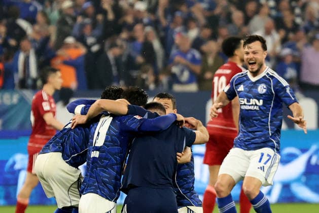 Die Spieler vom FC Schalke 04 freuen sich über den Sieg und den Aufstieg in die 1.Bundesliga beim Spiel der 2. Bundesliga (Saison 2025 26) FC Schalke 04 - Fortuna Düsseldorf - Copyright: Thomas Pakusch