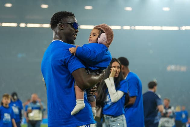 Die Schalker Mannschaft feiet ihren Sieg und den Aufstieg in die 1. Fussball Bundesliga, GER FC Schalke 04 vs. Fortuna Duesseldorf, Fussball, 2. Bundesliga, Spieltag 32, Saison 2025 2026, 02.05.2026 DFB DFL REGULATIONS PROHIBIT ANY USE OF PHOTOGRAPHS AS IMAGE SEQUENCES AND OR QUASI-VIDEO, GER FC Schalke 04 vs. Fortuna Duesseldorf, Fussball, 2. Bundesliga, Spieltag 32, Saison 2025 2026, 02.05.2026 Gelsenkirchen