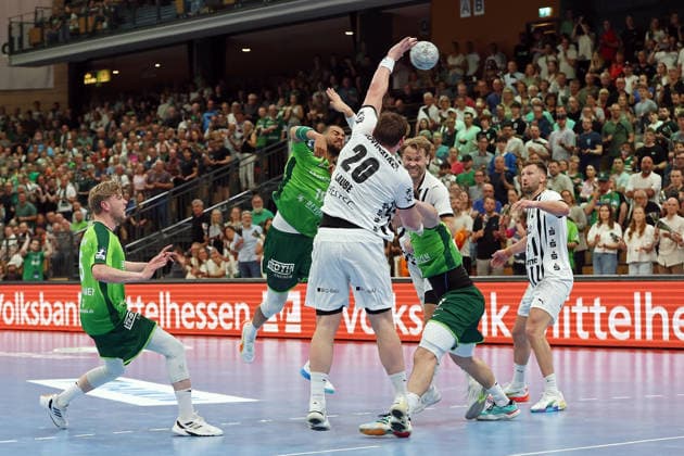 02.05.2026, xovx, Handball Daikin Handball Bundesliga, HSG Wetzlar - THW Kiel v.l. Tristan Kirschner (HSG Wetzlar), Philipp Ahouansou (HSG Wetzlar), Lukas Laube (THW Kiel), Peter Överby (THW Kiel), Josip Simic (HSG Wetzlar), Harald Reinkind (THW Kiel) Wetzlar Buderus-Arena Hessen Deutschland (DE)