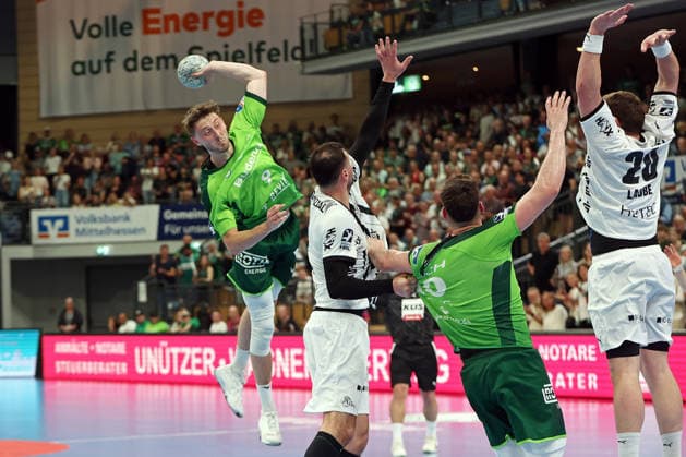 02.05.2026, xovx, Handball Daikin Handball Bundesliga, HSG Wetzlar - THW Kiel v.l. Niklas Theiß (HSG Wetzlar), Domagoj Duvnjak (THW Kiel), Josip Simic (HSG Wetzlar), Lukas Laube (THW Kiel) Wetzlar Buderus-Arena Hessen Deutschland (DE)