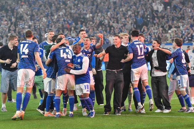 Schlussjubel Schlußjubel Emotion Freude der Spieler von Schalke 02.05.2026 ¢ Fussball ¢ FC Schalke 04 vs Fortuna Duesseldorf, Veltins-Arena, Gelsenkirchen, DFB DFL REGULATIONS PROHIBIT ANY USE OF PHOTOGRAPHS AS IMAGE SEQUENCES AND OR QUASI-VIDEO