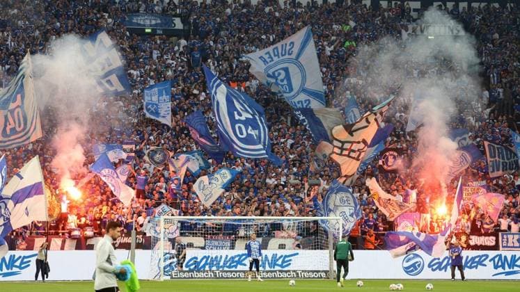 Aufstiegsspiel des FC Schalke 04 gegen Fortuna Düsseldorf in der Veltins Arena in Gelsenkirchen ** NUR FÜR REDAKTIONELLE ZWECKE ** EDITORIAL USE ONLY **<p>Fans beim Aufstiegsspiel des FC Schalke 04 gegen Fortuna Düsseldorf am Samstag den 02.Mai 2026 in der Veltins Arena in Gelsenkirchen Foto : Frank Oppitz FUNKE Foto Services< p> Deutschland NRW Gelsenkirchen Copyright: FrankxOppitz