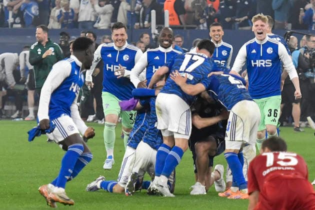 Schlussjubel Schlußjubel Emotion Freude der Spieler von Schalke 02.05.2026 ¢ Fussball ¢ FC Schalke 04 vs Fortuna Duesseldorf, Veltins-Arena, Gelsenkirchen, DFB DFL REGULATIONS PROHIBIT ANY USE OF PHOTOGRAPHS AS IMAGE SEQUENCES AND OR QUASI-VIDEO