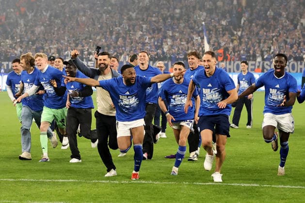 Die Spieler vom FC Schalke 04 freuen sich über den Sieg und den Aufstieg in die 1.Bundesliga beim Spiel der 2. Bundesliga (Saison 2025 26) FC Schalke 04 - Fortuna Düsseldorf - Copyright: Thomas Pakusch