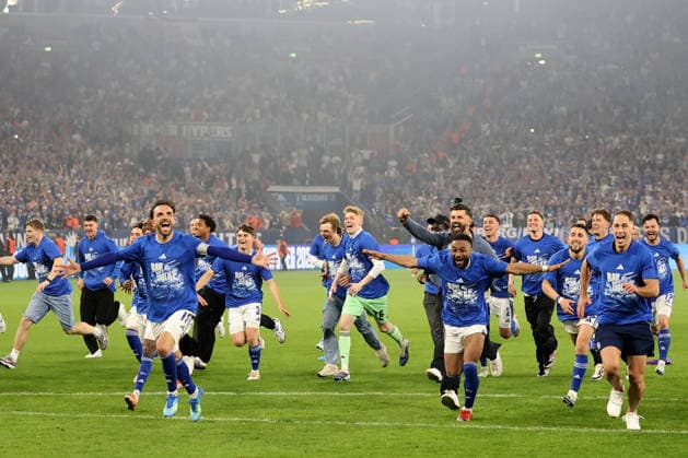 Die Spieler vom FC Schalke 04 freuen sich über den Sieg und den Aufstieg in die 1.Bundesliga beim Spiel der 2. Bundesliga (Saison 2025 26) FC Schalke 04 - Fortuna Düsseldorf - Copyright: Thomas Pakusch