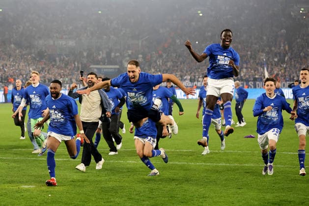 Die Spieler vom FC Schalke 04 freuen sich über den Sieg und den Aufstieg in die 1.Bundesliga beim Spiel der 2. Bundesliga (Saison 2025 26) FC Schalke 04 - Fortuna Düsseldorf - Copyright: Thomas Pakusch