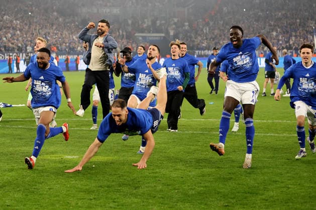 Die Spieler vom FC Schalke 04 freuen sich über den Sieg und den Aufstieg in die 1.Bundesliga beim Spiel der 2. Bundesliga (Saison 2025 26) FC Schalke 04 - Fortuna Düsseldorf - Copyright: Thomas Pakusch