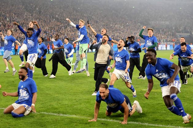 Die Spieler vom FC Schalke 04 freuen sich über den Sieg und den Aufstieg in die 1.Bundesliga beim Spiel der 2. Bundesliga (Saison 2025 26) FC Schalke 04 - Fortuna Düsseldorf - Copyright: Thomas Pakusch