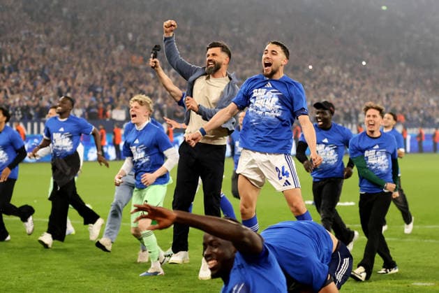 Die Spieler vom FC Schalke 04 freuen sich über den Sieg und den Aufstieg in die 1.Bundesliga beim Spiel der 2. Bundesliga (Saison 2025 26) FC Schalke 04 - Fortuna Düsseldorf - Copyright: Thomas Pakusch