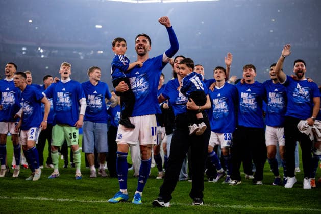 GELSENKIRCHEN, GERMANY - MAY 2: Kenan Karaman of FC Schalke 04 celebrates promotion after the 2. Bundesliga match between FC Schalke 04 and Fortuna Dusseldorf at the Veltins-Arena on May 2, 2026 in Gelsenkirchen, Germany.  Copyright: xRenexNijhuis MBxMediax
