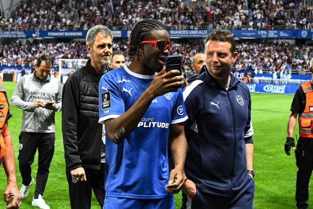 FOOTBALL : ESTAC Troyes vs Stade Lavallois - Ligue 2 - JournÃ e 33 - 02 05 2026 Yvann Titi (ESTAC Troyes) Stephane Dumont (ESTAC Troyes) TroyesFrance  Copyright: xBaptistexAutissierx