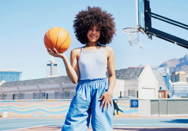 Basketball court, city and portrait of black woman with smile in trendy, urban style and edgy clothes. Sports, fitness park and girl model outdoors with ball with confidence, happy and cool outfit. (License=RF) 19825501 ,model released, Symbolfoto  Copyright: xZoonar.com YurixArcursxpeopleimages.comx 19825501 ,model released, Symbolfoto ,property released