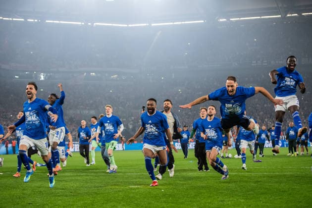 FC Schalke 04 has been promoted to the Bundesliga GELSENKIRCHEN, GERMANY - MAY 02: Players of FC Schalke 04 celebrate promotion to the Bundesliga after the team s victory in the 2. Bundesliga match between FC Schalke 04 and Fortuna Dusseldorf at Veltins-Arena on May 02, 2026 in Gelsenkirchen, Germany. Hesham Elsherif Anadolu Gelsenkirchen Germany. Editorial use only. Please get in touch for any other usage.  Copyright: x2026xAnadoluxHeshamxElsherifx
