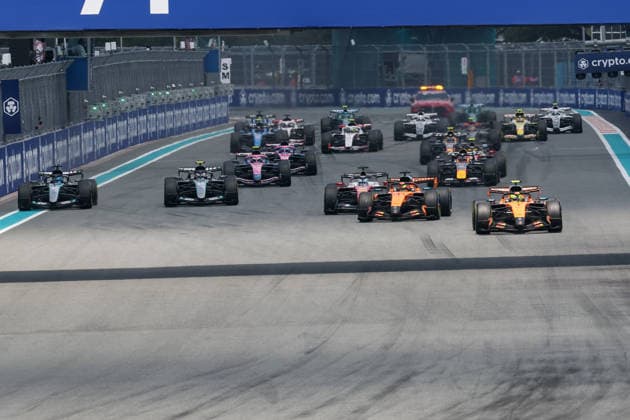 MIAMI GARDENS, FL - MAY 02: Lando Norris (1) of Great Britain and McLaren Mastercard F1 Team leads drivers at the start of the Sprint Race of the Formula 1 Crypto.com Grand Prix on May 2, 2026, at Miami International Autodrome in Miami Gardens, Florida. (Photo by David Buono Icon Sportswire) AUTO: MAY 02 F1 Miami Grand Prix EDITORIAL USE ONLY Icon2605020231