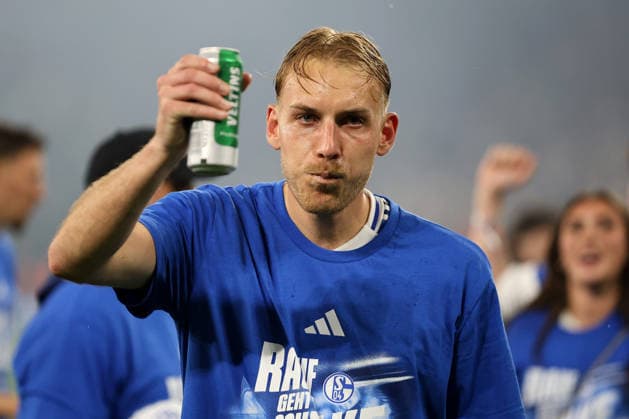 Die Spieler vom FC Schalke 04 freuen sich über den Sieg und den Aufstieg in die 1.Bundesliga beim Spiel der 2. Bundesliga (Saison 2025 26) FC Schalke 04 - Fortuna Düsseldorf - Copyright: Thomas Pakusch