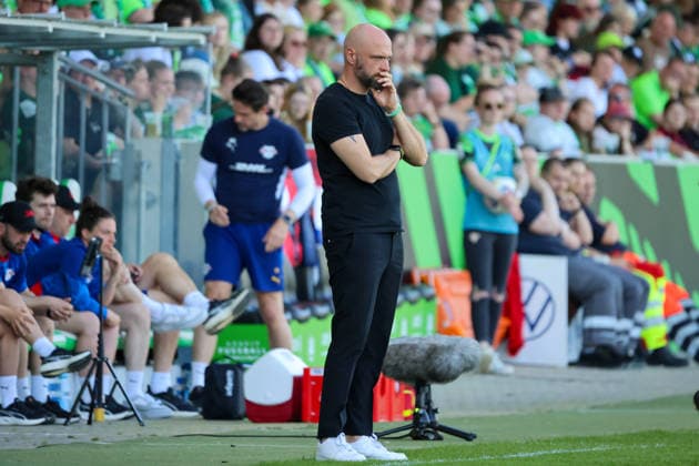 Wolfsburg, Deutschland: 02. Mai 2026 - 1. Frauen Bundesliga - 24. Spieltag - VfL Wolfsburg vs. RB Leipzig Im Bild: Trainer Stephan Lerch (VfL) Copyright: HMBxMedia MadeleinexFantini