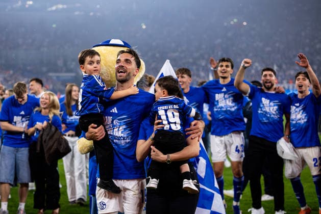 GELSENKIRCHEN, GERMANY - MAY 2: Kenan Karaman of FC Schalke 04 celebrates promotion after the 2. Bundesliga match between FC Schalke 04 and Fortuna Dusseldorf at the Veltins-Arena on May 2, 2026 in Gelsenkirchen, Germany.  Copyright: xRenexNijhuis MBxMediax