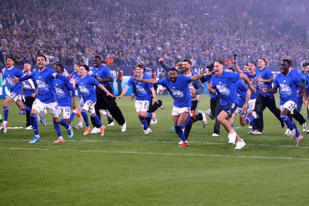 MUSLIC Miron Trainer Team FC Schalke 04 jubelt nach dem Sieg mit seinem Team FC Schalke 04 Aufstieg in die 1.Bundesliga 2. Fussball Bundesliga Saison 2025 - 2026 Spiel FC Schalke 04 - Fortuna Duesseldorf 1 : 0 am 02. 05. 2026 in Gelsenkirchen DFL REGULATIONS PROHIBIT ANY USE OF PHOTOGRAPHS as IMAGE SEQUENCES and or QUASI-VIDEO
