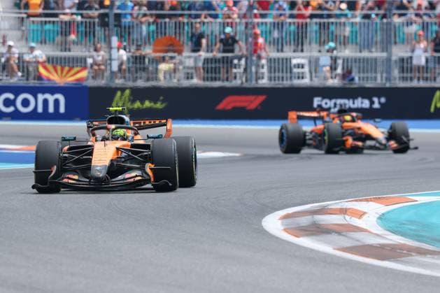 Lando Norris (McLaren Formula 1 Team 1) gefolgt von Oscar Piastri (McLaren Formula 1 Team 81), Grosser Preis von Miami, Motorsport, Herren, Formel 1, Sprint Rennen, 02.05.2026 Miami Florida USA