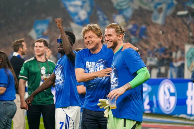 Deutschland: Fussball 2. Bundesliga 2025 - 2026, 32. Spieltag - FC Schalke 04 vs Fortuna Düsseldorf - Veltins Arena (Schalke): Youri Mulder und Loris Karius (Schalke 04, 1) Freude, Emotionen, Jubel