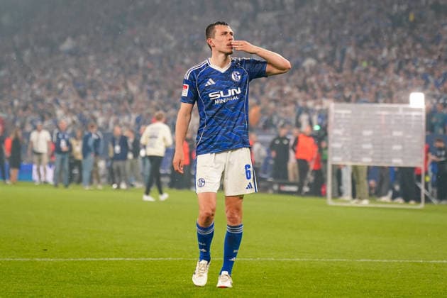Deutschland: Fussball 2. Bundesliga 2025 - 2026, 32. Spieltag - FC Schalke 04 vs Fortuna Düsseldorf - Veltins Arena (Schalke): Ron Schallenberg (Schalke 04, 6) Geste, Gestik, Emotion