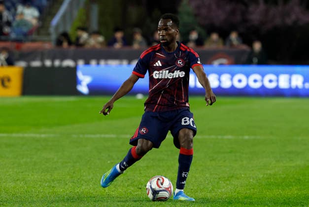 FOXBOROUGH, MA - MAY 02: Alhassan Yusuf 80 of the New England Revolution looks up field during a match between the New England Revolution and Charlotte FC on May 2, 2026, at Gillette Stadium in Foxborough, Massachusetts. (Photo by Fred Kfoury III Icon Sportswire) SOCCER: MAY 02 MLS, Fussball Herren, USA New England Revolution vs Charlotte FC EDITORIAL USE ONLY Icon482260502005