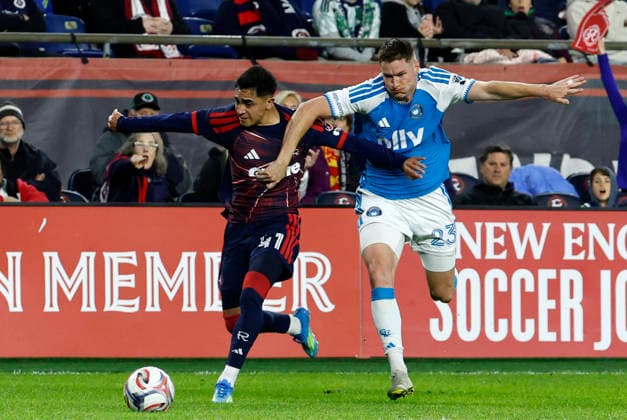 FOXBOROUGH, MA - MAY 02: Luca Langoni 41 of the New England Revolution holds off David Schnegg 23 of the Charlotte FC during a match between the New England Revolution and Charlotte FC on May 2, 2026, at Gillette Stadium in Foxborough, Massachusetts. (Photo by Fred Kfoury III Icon Sportswire) SOCCER: MAY 02 MLS, Fussball Herren, USA New England Revolution vs Charlotte FC EDITORIAL USE ONLY Icon482260502011
