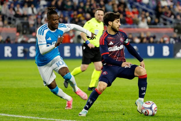 FOXBOROUGH, MA - MAY 02: Carles Gil 10 of the New England Revolution cuts from Wilfried Zaha 10 of the Charlotte FC during a match between the New England Revolution and Charlotte FC on May 2, 2026, at Gillette Stadium in Foxborough, Massachusetts. (Photo by Fred Kfoury III Icon Sportswire) SOCCER: MAY 02 MLS, Fussball Herren, USA New England Revolution vs Charlotte FC EDITORIAL USE ONLY Icon482260502019