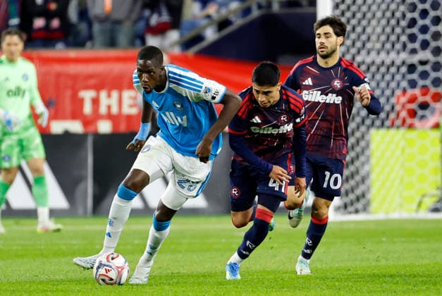 FOXBOROUGH, MA - MAY 02: Djibril Diani 28 of the Charlotte FC chased by Luca Langoni 41 of the New England Revolution during a match between the New England Revolution and Charlotte FC on May 2, 2026, at Gillette Stadium in Foxborough, Massachusetts. (Photo by Fred Kfoury III Icon Sportswire) SOCCER: MAY 02 MLS, Fussball Herren, USA New England Revolution vs Charlotte FC EDITORIAL USE ONLY Icon482260502020