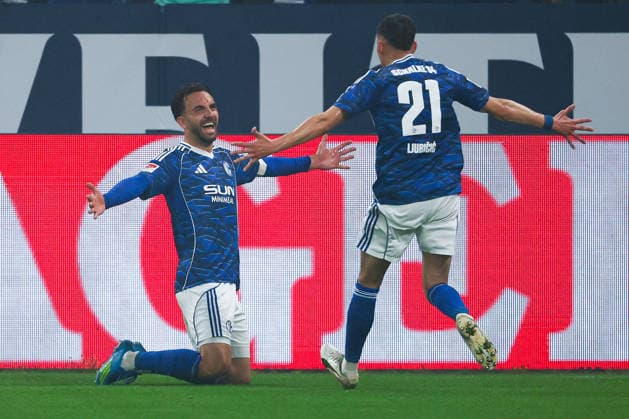 2. Bundesliga - FC Schalke 04 - Fortuna Düsseldorf am 02.05.2026 in der Veltins-Arena auf Schalke Jubel, Torjubel, Torschuetze, Torschütze Kenan Karaman (Schalke 19) jubelt nach seinem Tor zum 1 zu 0 mit Dejan Ljubicic (Schalke 21)