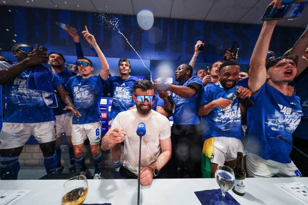 2. Bundesliga - FC Schalke 04 - Fortuna Düsseldorf am 02.05.2026 in der Veltins-Arena auf Schalke Jubel und Freude über den Aufstieg bei Trainer Miron Muslic (Schalke)