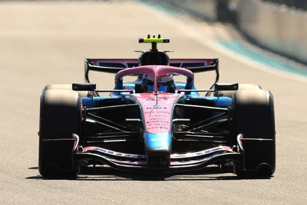 MIAMI GARDENS, FL - MAY 02: Alpine driver Franco Colapinto 43 enters turn 11 during qualifying for the F1 Miami Grand Prix on May 02, 2026 at Miami International Autodrome in Miami Gardens, FL. (Photo by Jeff Robinson Icon Sportswire) AUTO: MAY 02 F1 Miami Grand Prix EDITORIAL USE ONLY Icon050226118161