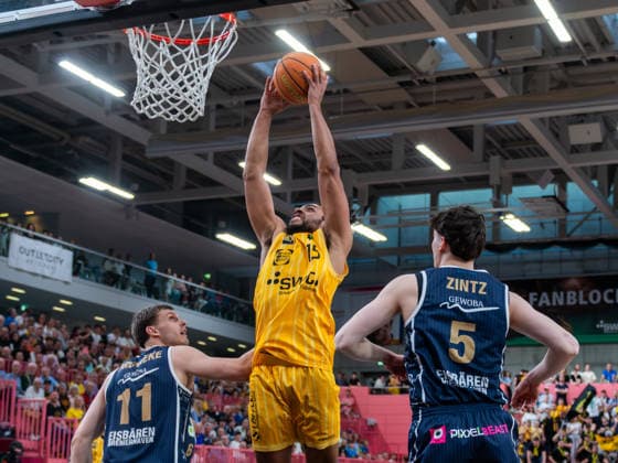 Patrick Emilien (Tigers Tuebingen 15), Lorenz Brenneke (Eisbaeren Bremerhaven 11), Benjamin Zintz (Eisbaeren Bremerhaven 5), Tigers Tuebingen vs. Eisbaeren Bremerhaven, Basketball, 2. Basketball Bundesliga ProA, Saison 2025 2026, Spieltag 34, 02.05.2026, Tigers Tuebingen vs. Eisbaeren Bremerhaven, Basketball, 2. Basketball Bundesliga ProA, Saison 2025 2026, Spieltag 34, 02.05.2026 Tuebingen Copyright: xEibner-Pressefoto FlorianxSchustx EP_FSU