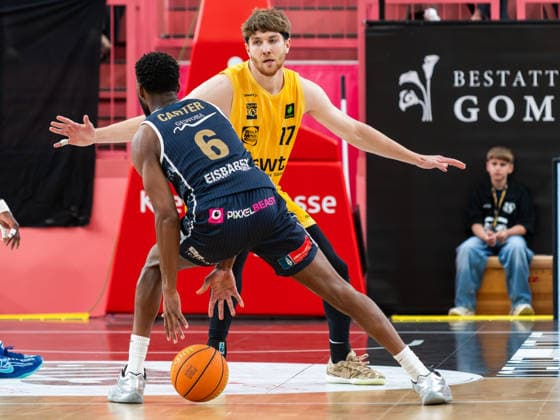 Lukas Milner (Tigers Tuebingen 17), Carlos Carter (Eisbaeren Bremerhaven 6), Tigers Tuebingen vs. Eisbaeren Bremerhaven, Basketball, 2. Basketball Bundesliga ProA, Saison 2025 2026, Spieltag 34, 02.05.2026, Tigers Tuebingen vs. Eisbaeren Bremerhaven, Basketball, 2. Basketball Bundesliga ProA, Saison 2025 2026, Spieltag 34, 02.05.2026 Tuebingen Copyright: xEibner-Pressefoto FlorianxSchustx EP_FSU