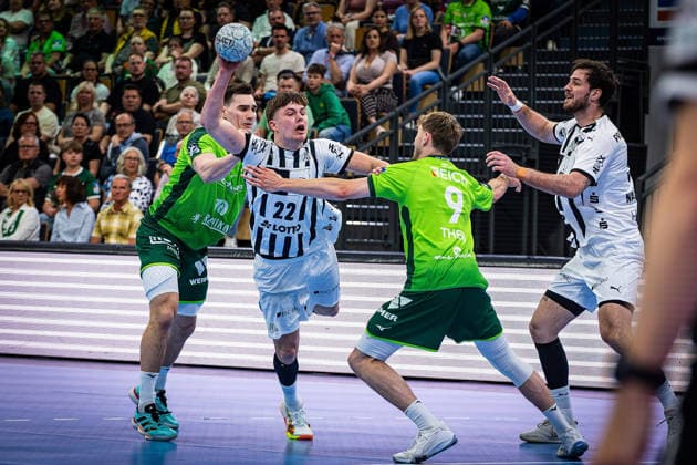 02.05.2026, xovx, Handball Daikin Handball Bundesliga, HSG Wetzlar - THW Kiel v.l. Josip Simic (HSG Wetzlar), Rasmus Ankermann (THW Kiel), Niklas Theiß (HSG Wetzlar), Harald Reinkind (THW Kiel) Wetzlar Buderus-Arena Hessen Deutschland (DE)