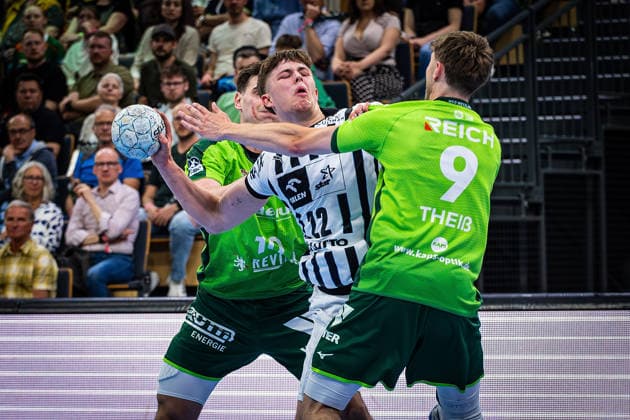02.05.2026, xovx, Handball Daikin Handball Bundesliga, HSG Wetzlar - THW Kiel v.l. Josip Simic (HSG Wetzlar), Rasmus Ankermann (THW Kiel), Niklas Theiß (HSG Wetzlar). Wetzlar Buderus-Arena Hessen Deutschland (DE)