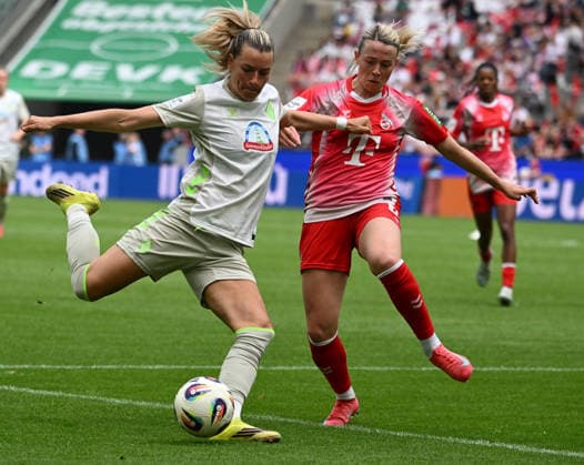 15.04.2026, xophax, Fussball , Frauen Bundesliga Google Pixel Frauen - Bundesliga 25 26. 1.FC Köln gegen Werder Bremen. Medina Desic , links ( Werder Bremen ) und Sandra Maria Jessen ( 1.FC Köln ) (DFL DFB REGULATIONS PROHIBIT ANY USE OF PHOTOGRAPHS as IMAGE SEQUENCES and or QUASI-VIDEO) Koeln