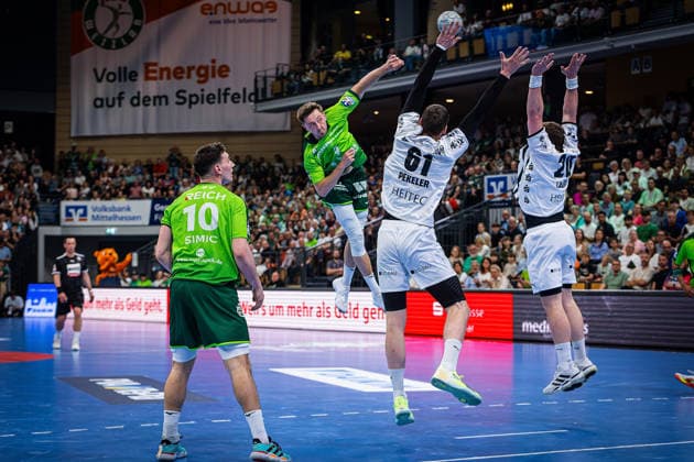 02.05.2026, xovx, Handball Daikin Handball Bundesliga, HSG Wetzlar - THW Kiel v.l. Josip Simic (HSG Wetzlar), Niklas Theiß (HSG Wetzlar), Hendrik Pekeler (THW Kiel), Lukas Laube (THW Kiel) Wetzlar Buderus-Arena Hessen Deutschland (DE)