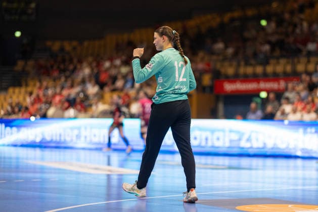 Jubel nach Parade Marie Weiss (TuS Metzingen, 12) GER, BSV Sachsen-Zwickau vs. TuS Metzingen, Handball, Frauen, 1. Bundesliga, Spieltag 3, Saison 2025 2026, 02.05.2026 GER, BSV Sachsen-Zwickau vs. TuS Metzingen, Handball, Frauen, 1. Bundesliga, Spieltag 3, Saison 2025 2026, 02.05.2026 Zwickau Copyright: xEibner-Pressefoto MarkoxUngerx EP_EER
