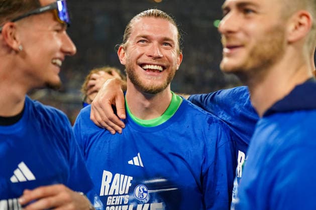Deutschland: Fussball 2. Bundesliga 2025 - 2026, 32. Spieltag - FC Schalke 04 vs Fortuna Düsseldorf - Veltins Arena (Schalke): Loris Karius (Schalke 04, 1) Mimik, Gesichtsausdruck, Emotion, Freude, Emotionen, Jubel