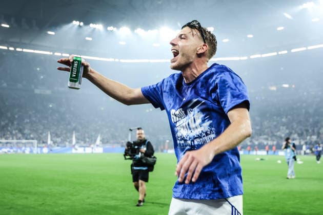 Fussball, 2. Bundesliga Saison 2025 2026 32. Spieltag FC Schalke 04 - Fortuna Düsseldorf 02.05.2026, VELTINS-Arena Schalke steigt in die Bundesliga auf, Timo Becker (FC Schalke 04, 5) Gelsenkirchen VELTINS-Arena Nordrhein-Westfalen Deutschland