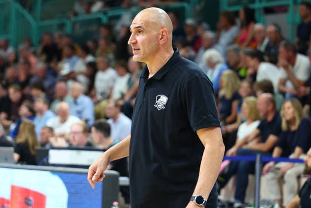 34. Spieltag der Basketball 2. Bundesliga ProA in der Oberfrankenhalle in Bayreuth Saison 2025-2026 BBC Bayreuth gegen VfL SparkassenStars Bochum Petar Topalski (VfL SparkassenStars Bochum Trainer)