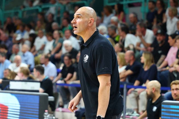 34. Spieltag der Basketball 2. Bundesliga ProA in der Oberfrankenhalle in Bayreuth Saison 2025-2026 BBC Bayreuth gegen VfL SparkassenStars Bochum Petar Topalski (VfL SparkassenStars Bochum Trainer)