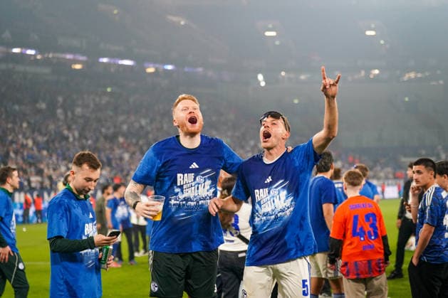 Deutschland: Fussball 2. Bundesliga 2025 - 2026, 32. Spieltag - FC Schalke 04 vs Fortuna Düsseldorf - Veltins Arena (Schalke): Timo Becker (Schalke 04, 5) TomaÅ¡ Kalas Tomas Kalas (Schalke 04, 26) Freude, Emotionen, Jubel