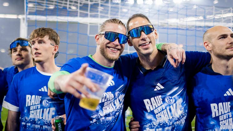 Gelsenkirchen, Germany. 02nd Mai 2026. Schalker Aufstiegsjubel: Loris Karius (S04) Nikola Katic (S04) Schalke 04 - Fortuna Düsseldorf 02.05.2026