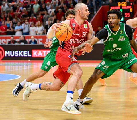 Simon Krajcovic, Decorian Jeffries 2.Bundesliga Pro A, 34. Spieltag, 46ers, Basketball, Basketball Saison 2025 2026, BBL, Deutschland, Giessen 46ers EPG Baskets Koblenz, Giessen in rot,Koblenz in grün, Herren, Männer