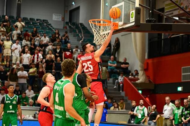 Viktor Kovacevic 2.Bundesliga Pro A, 34. Spieltag, 46ers, Basketball, Basketball Saison 2025 2026, BBL, Deutschland, Giessen 46ers EPG Baskets Koblenz, Giessen in rot,Koblenz in grün, Herren, Männer