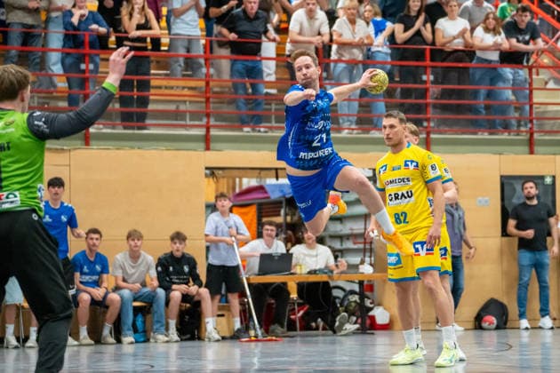 Handball I Herren I Saison 2025-2026 I 3. Liga I 29. Spieltag I TV Bittenfeld 2 - SG Pforzheim-Eutingen I 02.05.2026 Michael Seiz (21, TV Bittenfeld 2) im Wurf Waiblingen Gemeindehalle Bittenfeld Baden-Württemberg Deutschland Copyright: xLobeca MaxxPetershansx