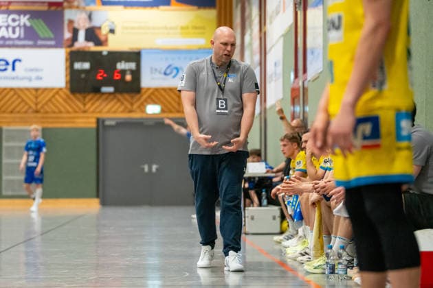 Handball I Herren I Saison 2025-2026 I 3. Liga I 29. Spieltag I TV Bittenfeld 2 - SG Pforzheim-Eutingen I 02.05.2026 Alexander Lipps (Trainer, SG Pforzheim) unzufrieden Waiblingen Gemeindehalle Bittenfeld Baden-Württemberg Deutschland Copyright: xLobeca MaxxPetershansx